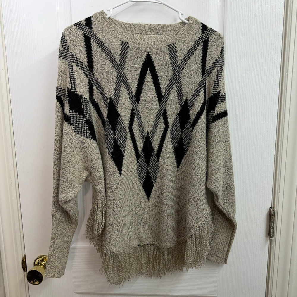 Ethereal beige geometric crewcut long sleeve tassel hem soft knit sweater large